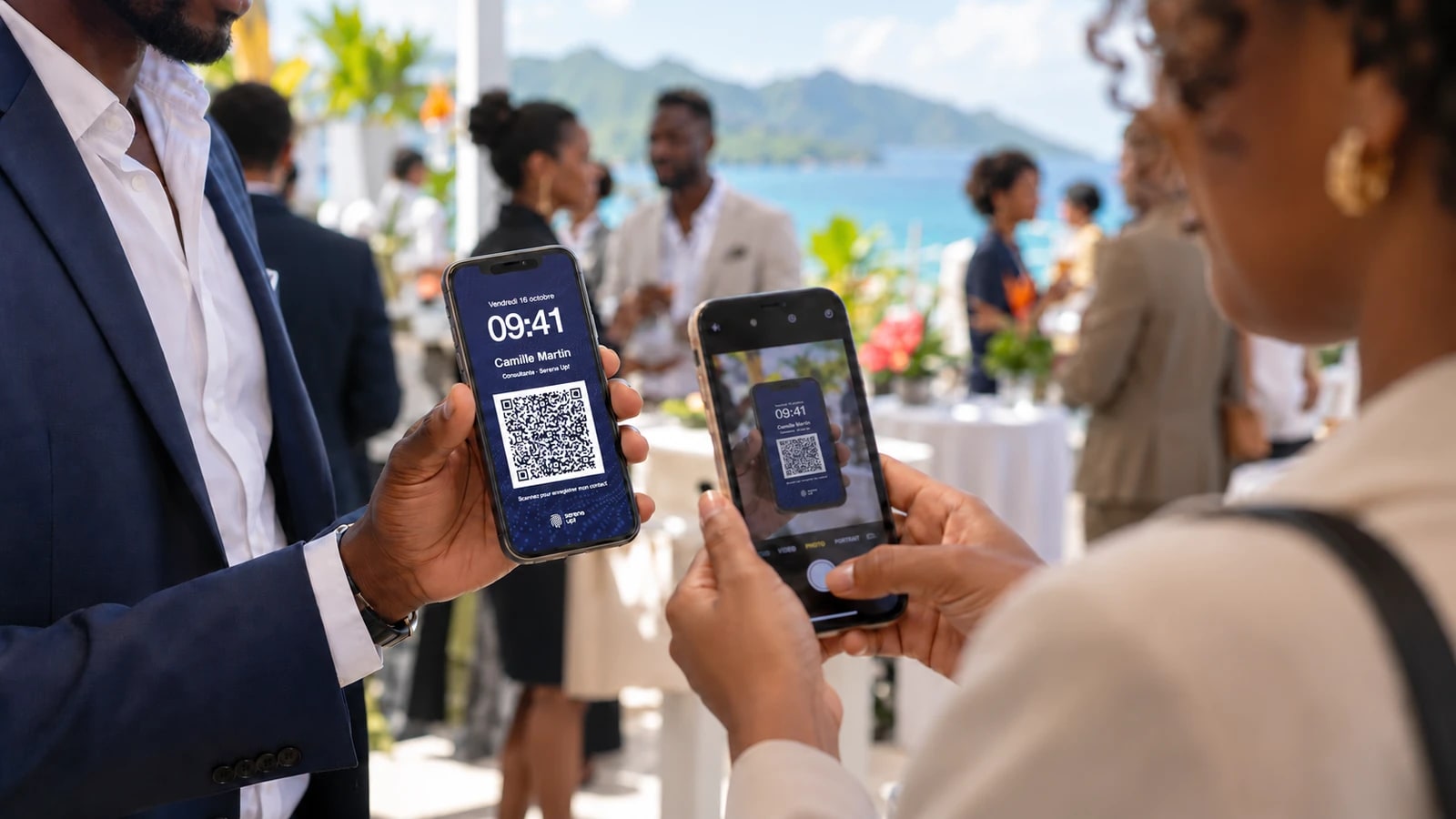 Deux professionnels partagent une carte de visite digitale par QR code avec leurs smartphones